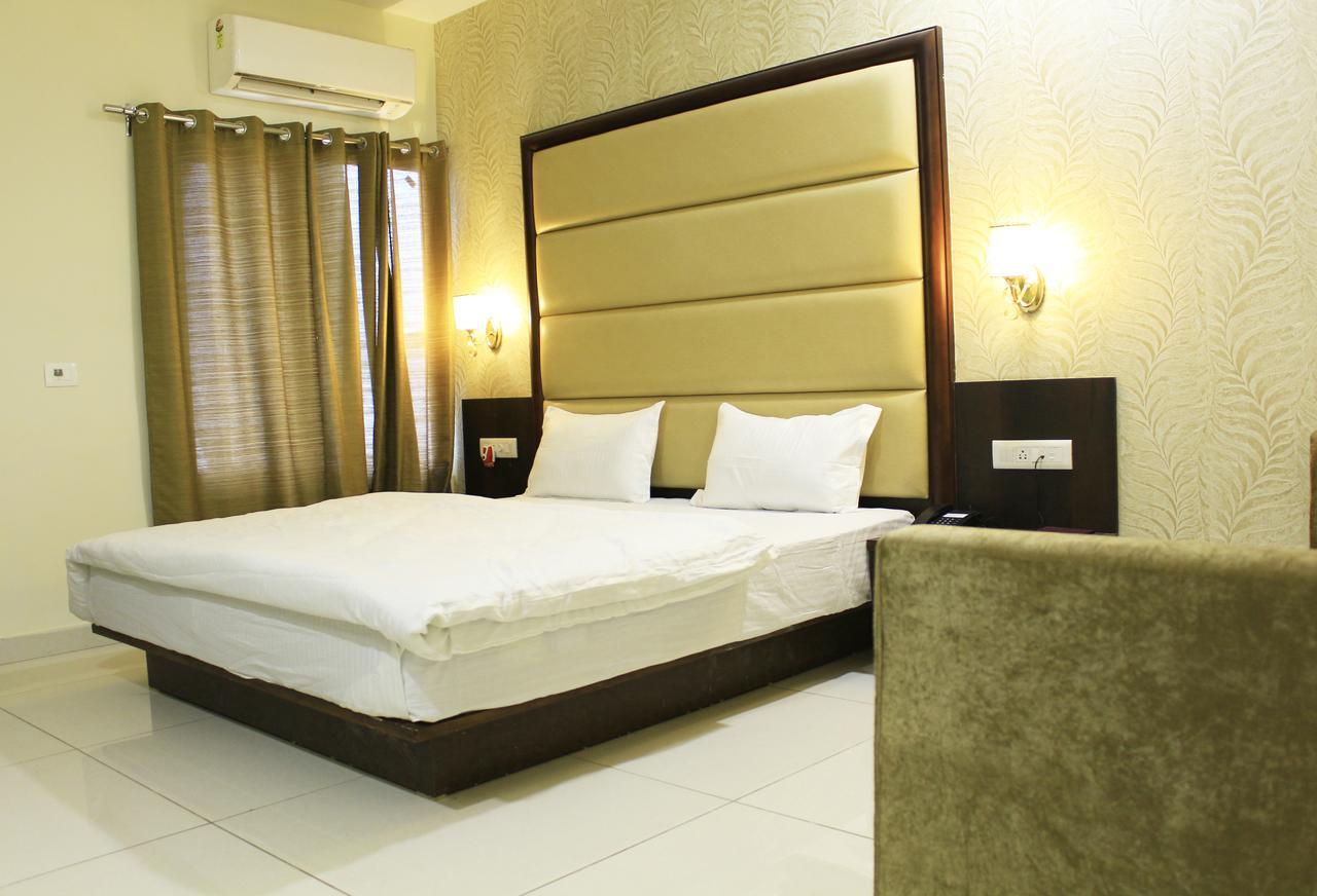 Hotel Radiant Inn Roorkee Dış mekan fotoğraf